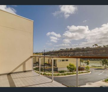 46 Lakeside Crescent, Keilor East VIC 3033 - Townhouse For Rent | D... - Photo 4