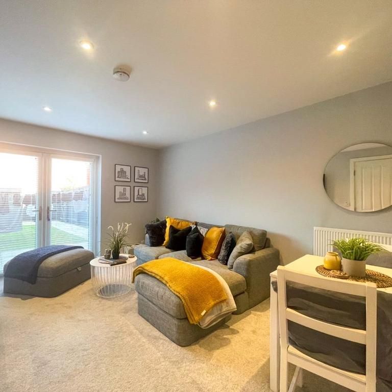 2 bedroom semi-detached house to rent - Photo 1