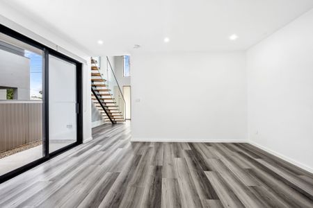 Contemporary Luxury Living - Photo 2