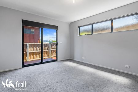 Modern Townhouse with Water Views - Prime Location - Photo 3