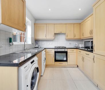 Room in a Shared House, South Road, SW19 - Photo 4