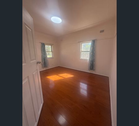 37 Hinkler Avenue, Warwick Farm, NSW 2170 - Photo 1