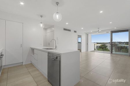 Spacious Residence in the Prestigious Anchorage Apartments - Photo 5