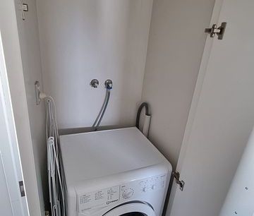 Convenient 1 bedroom on Taranaki - Photo 3