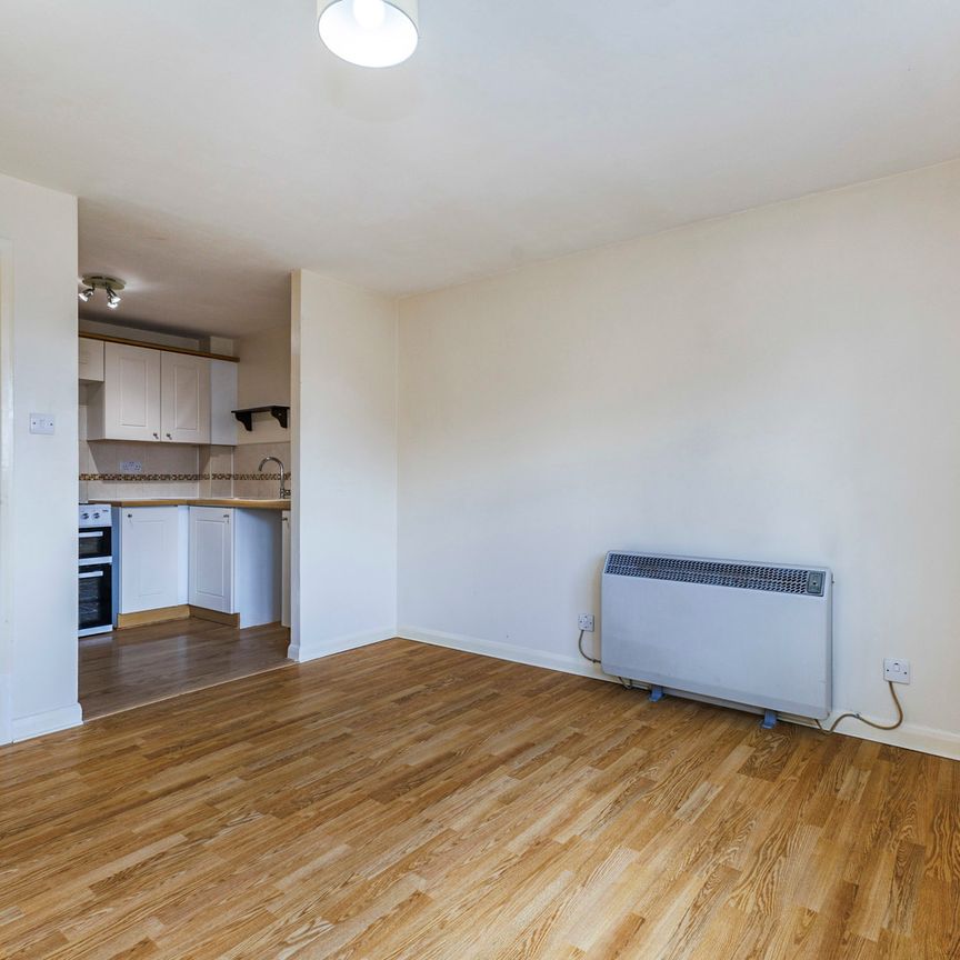 2 bedroom apartment to rent Groveside Close, Carshalton, SM5 - Photo 1