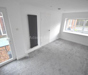4 bedroom link detached house to rent - Photo 3