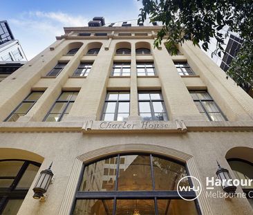 Fully Furnished on Bank Place! (Electricity & Water usage included) - Photo 1