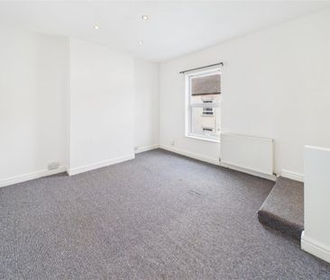 2 bedroom Semi-detached house to rent - Photo 4