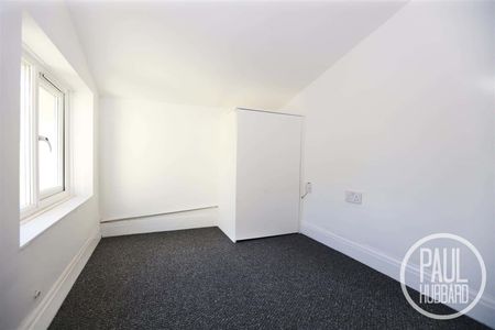 Beccles Road, Lowestoft, NR33 - Photo 5