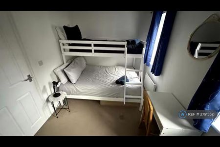 2 bedroom semi-detached house to rent - Photo 3