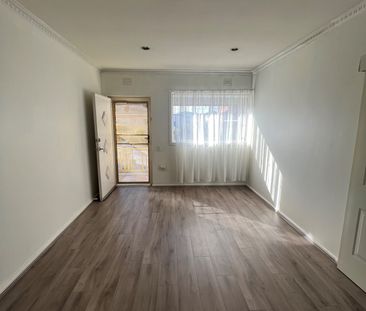 Cosy and comfortable in Oak Park! - Photo 4