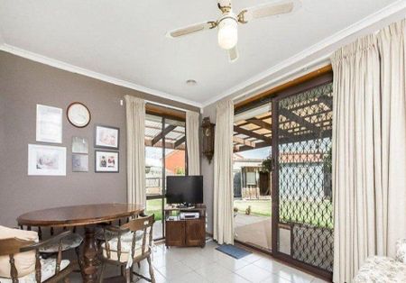 FAMILY HOME IN QUIET COURT - Photo 3