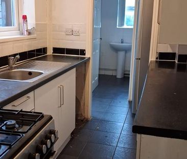 3 bedroom terraced house to rent - Photo 2