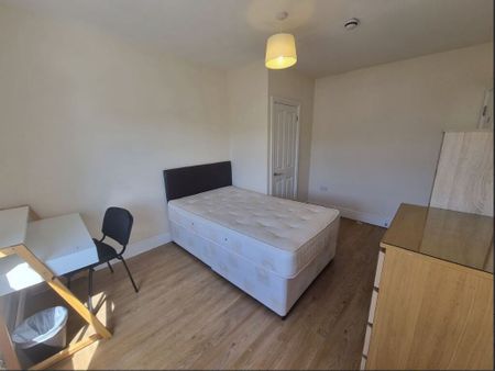 6 Bed Student Accommodation - Photo 4