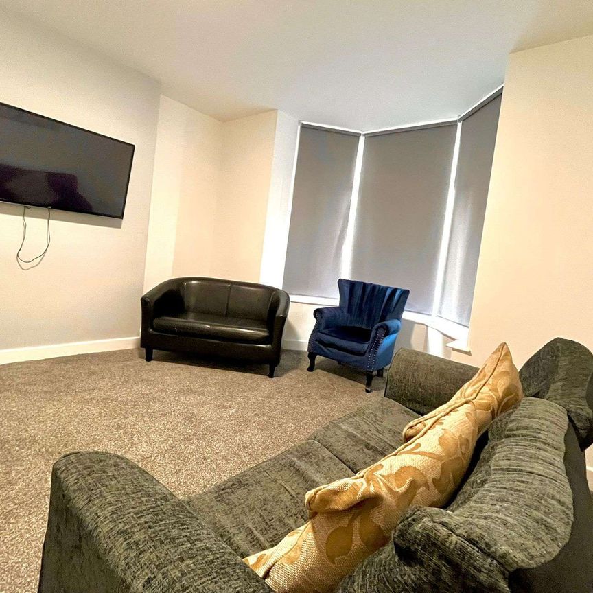 GREENBANK ROAD Room 4 - Photo 1