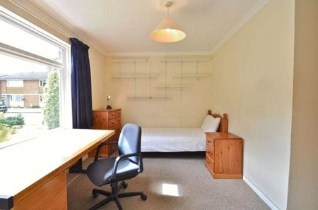 Cherrywood Avenue, Englefield Green, Egham, Surrey, TW20 0TE - Photo 3