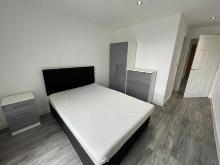 2 Bed Flat, Orange Grove House, M14 - Photo 2