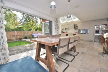 4 Bedroom Detached House To Rent - Photo 4