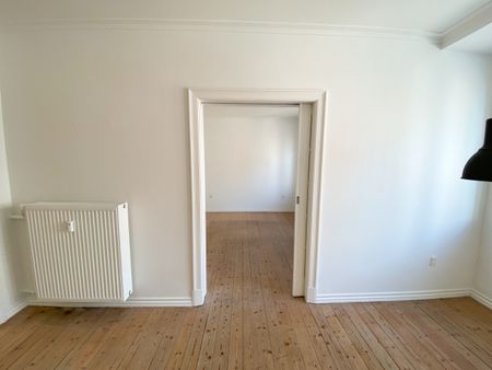 Centralt beliggende 3-værelses lejlighed med altan - Foto 3