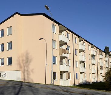 Laduvägen 8, Skogås - Photo 1