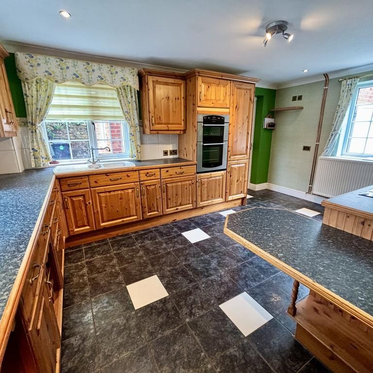 4 bedroom property to rent - Photo 1
