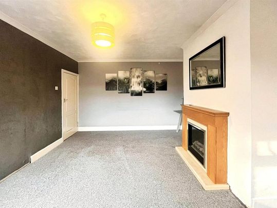 3 bedroom flat to rent - Photo 1