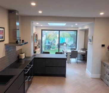 Beautiful Georgian home in the heart of Bray - Photo 3