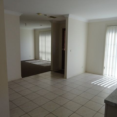 Ideally situated 3 bedroom Townhouse! Walk to Pascoe Vale Railway Station - Photo 1