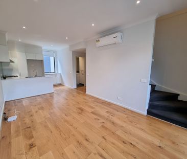 Bright and Modern 2 Bedroom Townhouse - Photo 3