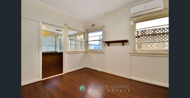 Prime Location! - Photo 1