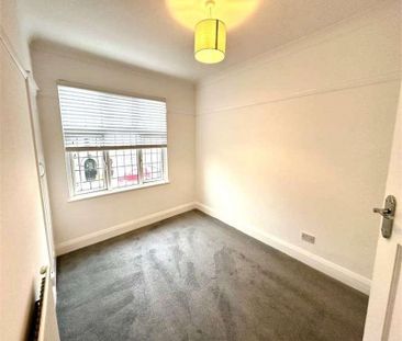 Marine Avenue, Leigh On Sea, Leigh On Sea, SS9 - Photo 3