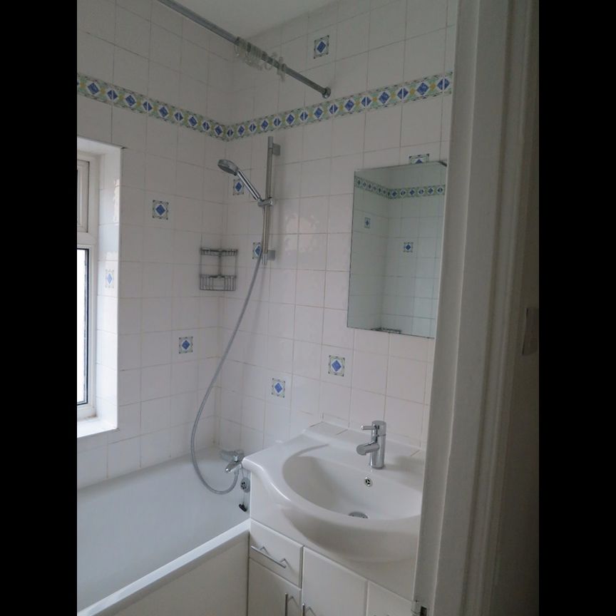 1 Bed Flat, Westmoreland Terrace, SW1V - Photo 1