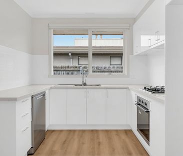 4/77 Pine Street, Reservoir VIC 3073 - Photo 4
