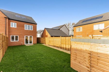 3 bedroom semi-detached house to rent - Photo 3