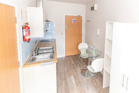 Crown House, - Photo 2