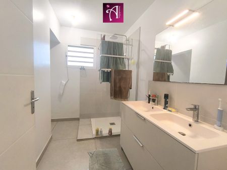 Location Maison 6 pièces 124m² PETIT BOURG 97170 - Photo 2