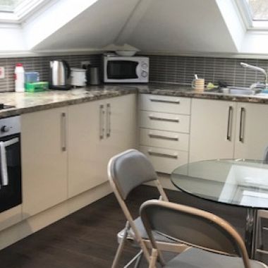 Modern 2-Bed Student Apartment with Large Communal Gardens & Free Parking - Sheffield - Photo 3