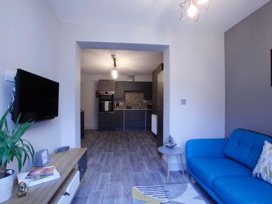 Stunning Professional House Share in City Centre - Rarely Available! Room 2 - Photo 1