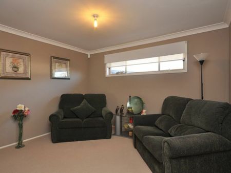 STUNNING FAMILY HOME!! - Photo 2