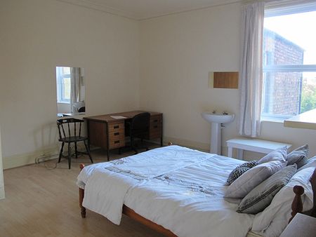 130 Warwick Road, Carlisle (STUDENT HOUSE) - 7 Rooms available for 2025 - Photo 2