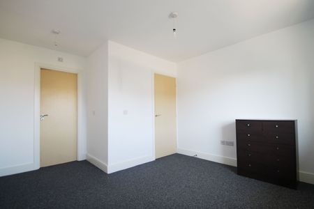 Bittern House, 28 Wraysbury Drive, Yiewsley, UB7 - Photo 3