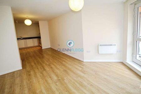 The Junction, Slough Station, SL2 - Photo 2