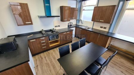 1 bedroom in a flat share to rent - Photo 3