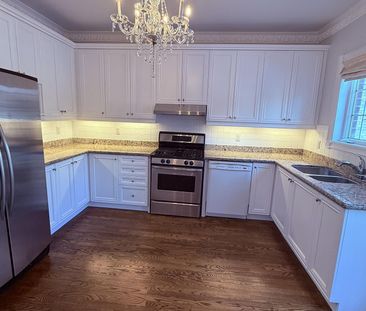 For Lease - 37 Castlegate Boulevard, Brampton, Ontario - Photo 4