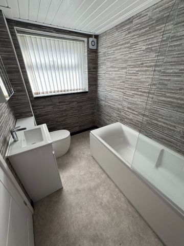 2 Bed Flat, Hayburn Road, SK2 - Photo 3