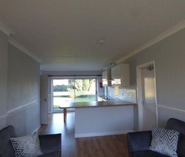 6 bedroom detached house to rent - Photo 5