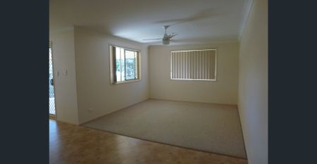 Great family home in quiet street (avail 23.12.25) NO inside pets - Photo 3