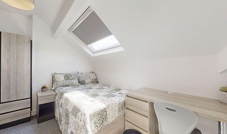 Newly Renovated 5-Bedroom, 5-Bathroom Property Near Hallam University â€“ Freshly Decorated for New Tenancy - Photo 3