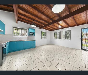 2/34 Helen Street, Harristown, Qld 4350 - Photo 2