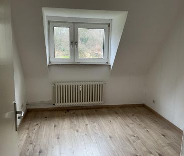 Einziehen und Wohlfühlen: gut aufgeteilte 2 Zimmer-Wohnung im Dachg... - Photo 4